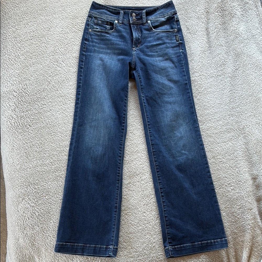 Silver Jeans Co.® Avery Wide Leg Curvy High Rise Double Button Jean - Picture 4 of 10